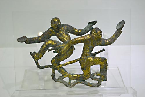 鎏金二人盤舞銅扣飾