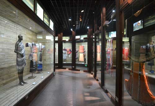 民博館里的服裝陳列